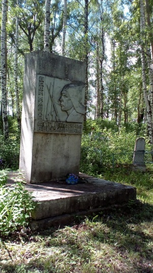 Братская могила в Шурме.jpg